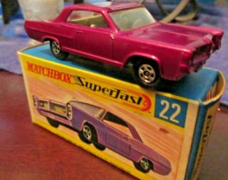 Matchbox Superfast Lesney - Series 22 - Pontiac Gp Sports Coupe Purple Color