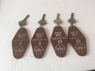 Four Rare Vintage Motel Room Key Fobs With Keys - Ardsley Motel Round Lake,  N.  Y.
