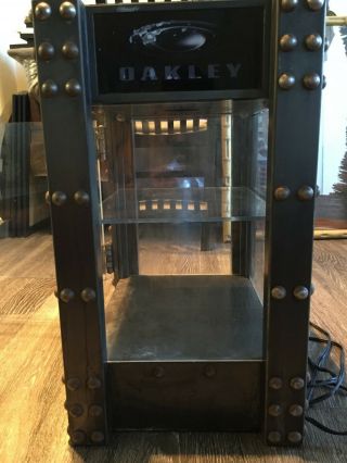 OAKLEY STRETCH LIMITED EDITION COUNTER - TOP DISPLAY/TOWER 3