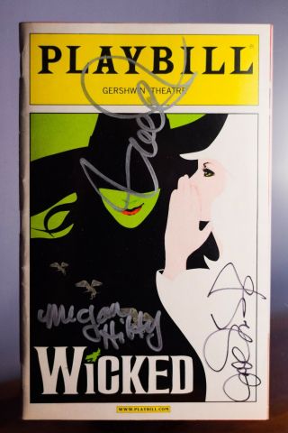 Idina Menzel And Cast Signed Wicked Playbill Rare Autograph Psa Dna