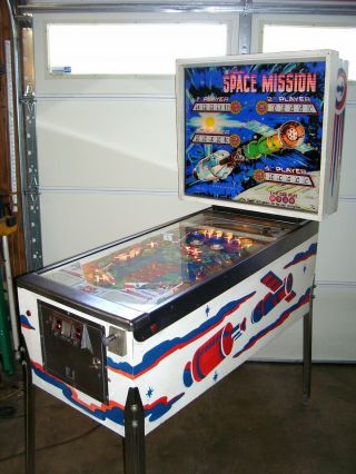 Space Mission Pinball Machine - By Williams