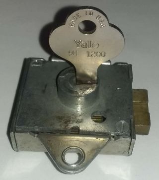Antique Yale Slot Machine Lock With 2 Keys