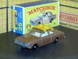 Matchbox Lesney Ford Cortina G.  T.  25 D2 W/yellow Roof Rack Sc1 Vnm & Crafted Box
