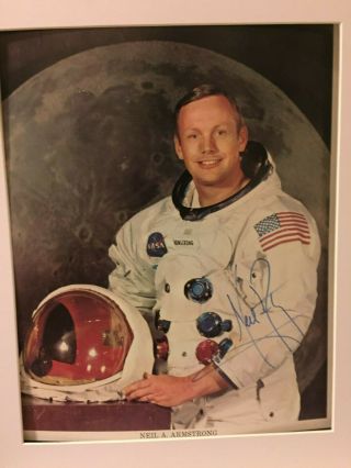 Neil Armstrong hand signed 8X10 Beckett 7