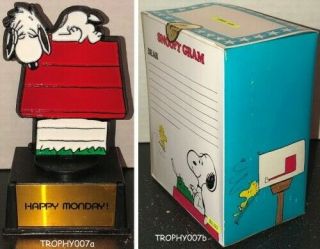 Htf Mib Vintage Peanuts Snoopy Gram Aviva Trophy Happy Monday Doghouse Nos