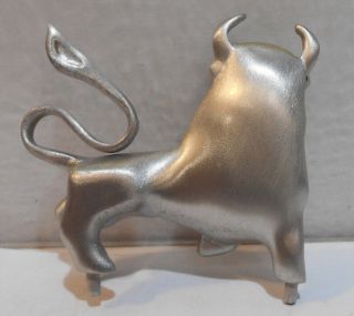 Set of MERRILL LYNCH BULL Cufflinks Gold - tone With Bull Statue 7 3