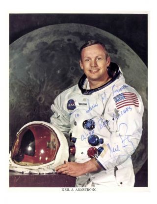 Neil Armstrong Signed 8  X 10  Photo