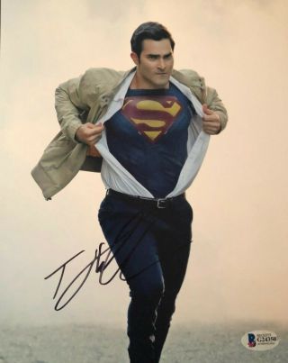 Tyler Hoechlin Signed Autographed 8x10 Photo Supergirl Superman Authenticated