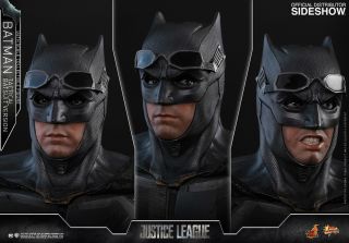 Hot Toys Batman (Tactical Batsuit Version) 1/6 Scale Figure 10