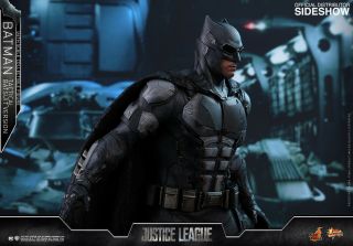 Hot Toys Batman (Tactical Batsuit Version) 1/6 Scale Figure 8