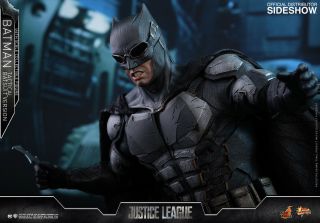 Hot Toys Batman (Tactical Batsuit Version) 1/6 Scale Figure 9