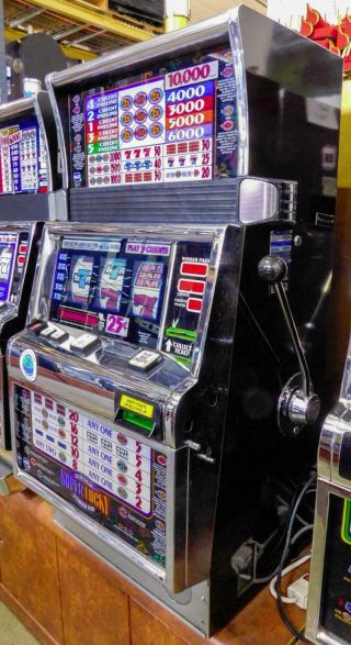 IGT S - 2000 REEL SLOT MACHINE: LUCKY 2x3x4x5x TIMES PAY 4