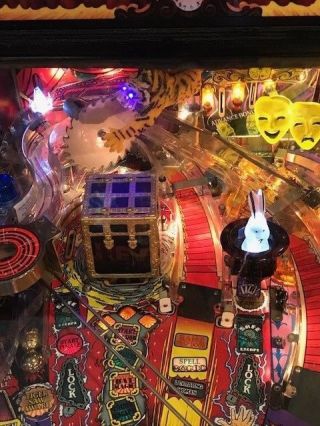 Theatre Of Magic TOM Pinball Machine gold THEATER connected MASKS LED mod Bally 3