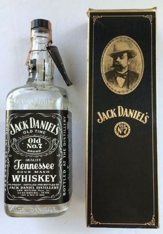 Jack Daniels Tennessee Whiskey Empty 1 Qt Bottle With Black Label Old No.  7 & Box