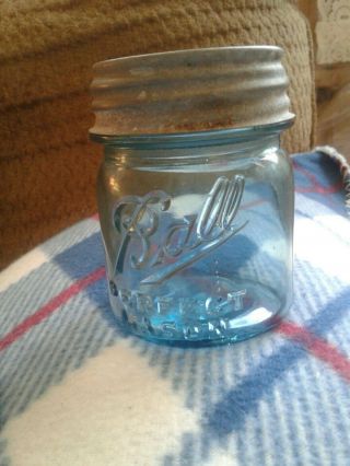 Ball Perfect Mason 1/2 Pint Blue Jar With Zinc Lid No.  6 - Rare