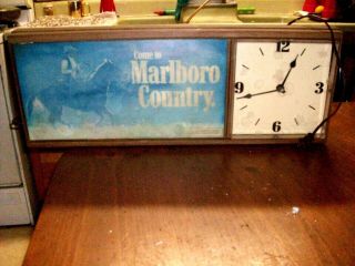 Vintage Marlboro Light Up Clock Sign Bar Light