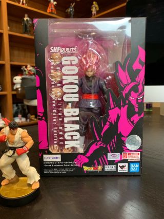 SDCC 2019 Tamashii Nations Dragon Ball Exclusive set of 5 SH Figuarts in hand. 6