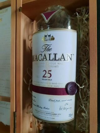 Empty Bottle Macallan 25 Years Old