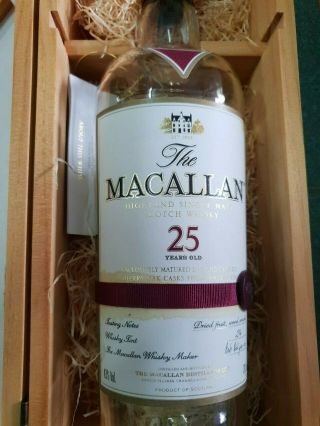 Empty bottle Macallan 25 years Old 3