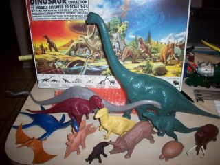 British Museum Of Natural History 12 Unique Dinosaur Figures Boxed W/poster