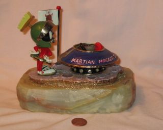 Looney Tunes Marvin The Martian & Space Ship On Onyx Base; By Ron Lee 1996