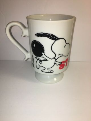 Vintage 1970 - 80s Peanuts Snoopy Woodstock Bowling Strike Pedestal Mug Coffee Cup