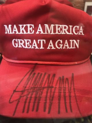 DONALD TRUMP SIGNED 2016 Campaign Rally Red USA Made Cali - Fame MAGA HAT $$$ 2