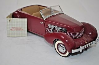 Franklin 1937 Cord 812 Phaeton 1:24 Scale Model - Red - Documents