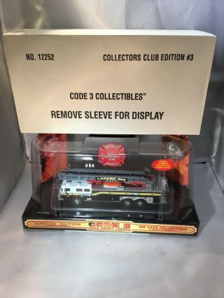 Code 3 1998 Collectors Club 12252 Seagrave Ladder Truck 1:64 W Sleeve J