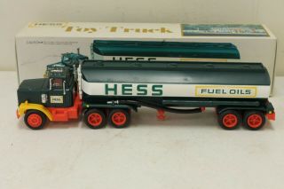 Hess Truck 1977 (38092) B