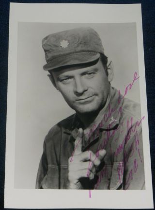 Larry Linville Signed Mash 5x8 Photo Frank Burns Very Rare Autograph To Loretta