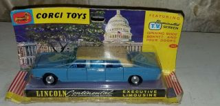 Corgi Toys - 262 Lincoln Continental Executive Limousine In Blue