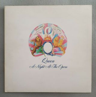 Queen - A Night At The Opera 1975 Uk 1st Press Embossed Cover Emi Emtc 103 (i)