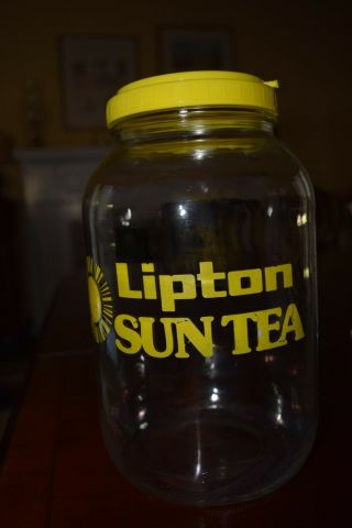 Vtg Lipton Sun Tea Glass Gallon Jar Jug Container W/yellow Lid And Logo