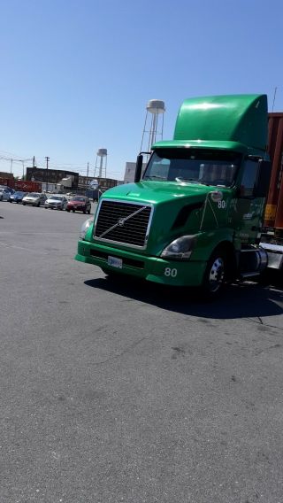 green 2010 tractor truck with 600,  000 miles 3