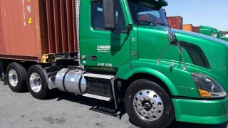 green 2010 tractor truck with 600,  000 miles 5