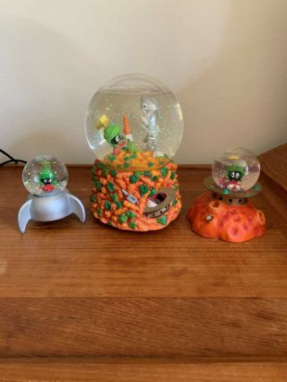 Marvin The Martian Set Of Three Snow Globes