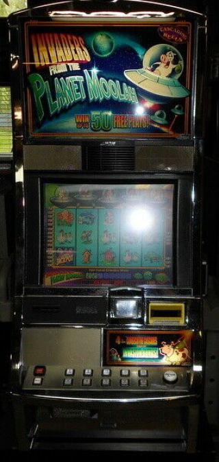 Williams Bluebird " Invaders From The Planet Moolah " Slot Machine