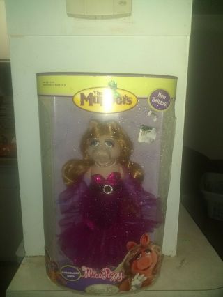 The Muppets Miss Piggy Porcelain Dolls 2006 12” Tall 3