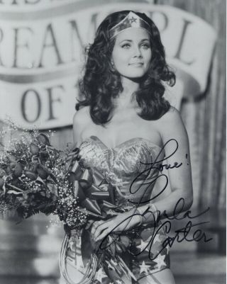 Lynda Carter Hand Signed 8x10 Photo,  Awesome Pose As Wonder Woman