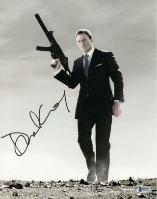 Daniel Craig Signed 11x14 Photo James Bond 007 Authentic Autograph Beckett O
