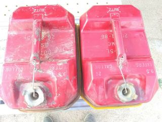 2 Vintage Blitz Usmc 2.  5 Gallon/9.  5 Liters Red Metal Gas Can Dot - 5l 20 - 2 1/2 - 85