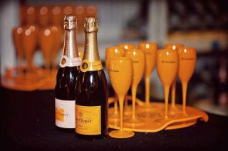 Veuve Clicquot Yellow Champagne Poolside Hot Tub Polycarb Flutes Unboxed X 6