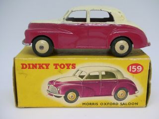Dinky Toys 159 – Morris Oxford Saloon (2 Tone Paint)