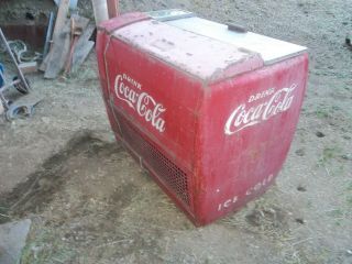 COCA COLA OLD LARGE ICE CHEST 2