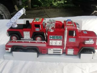 Nib 2015 Hess Collectible Toy Fire Truck And Ladder Rescue