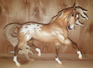 Breyer Traditional Model Horse Lionheart,  Glossy Dunalino Esprit