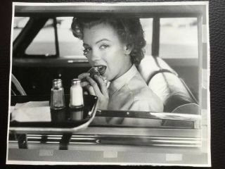 Philippe Halsman (1906 - 1979) - Marilyn Monroe,  at the drive - in 1952 PHOTO ORIG 2