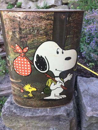 Vintage Peanuts Hiking Cheinco Metal Trash Can Wastebasket - Snoopy Woodstock - 60 