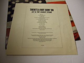 SLY & THE FAMILY STONE THERE ' S A RIOT GOING ON EPIC KE 30986 LP W LYRIC INSERT 5